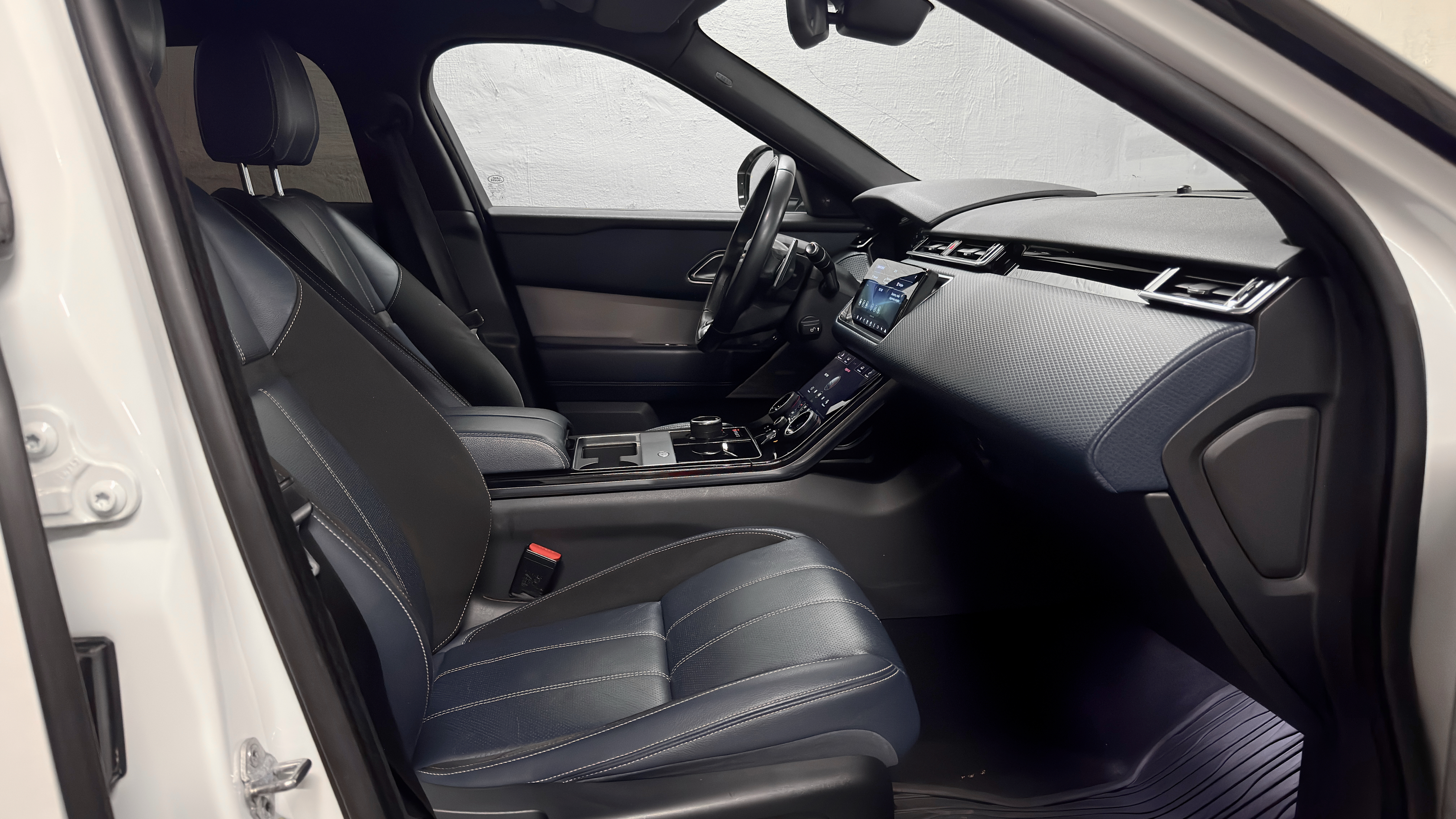 Land Rover Range Rover Velar SE - изображение 6