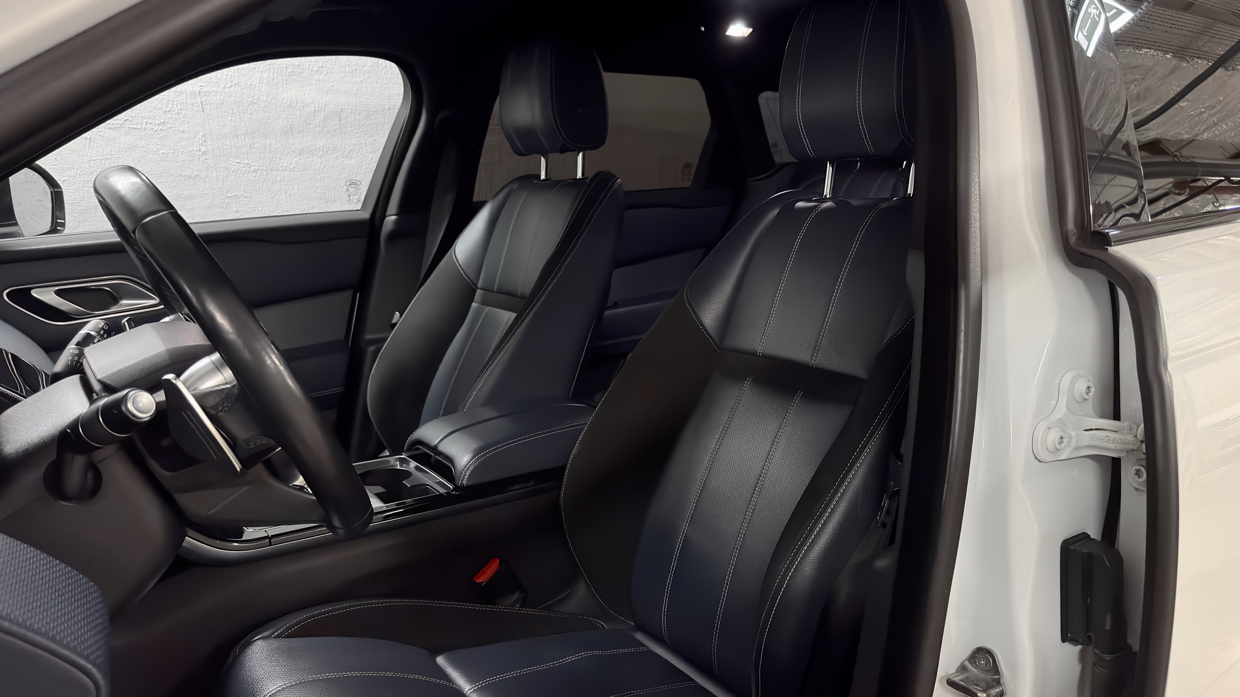 Land Rover Range Rover Velar SE - изображение 12