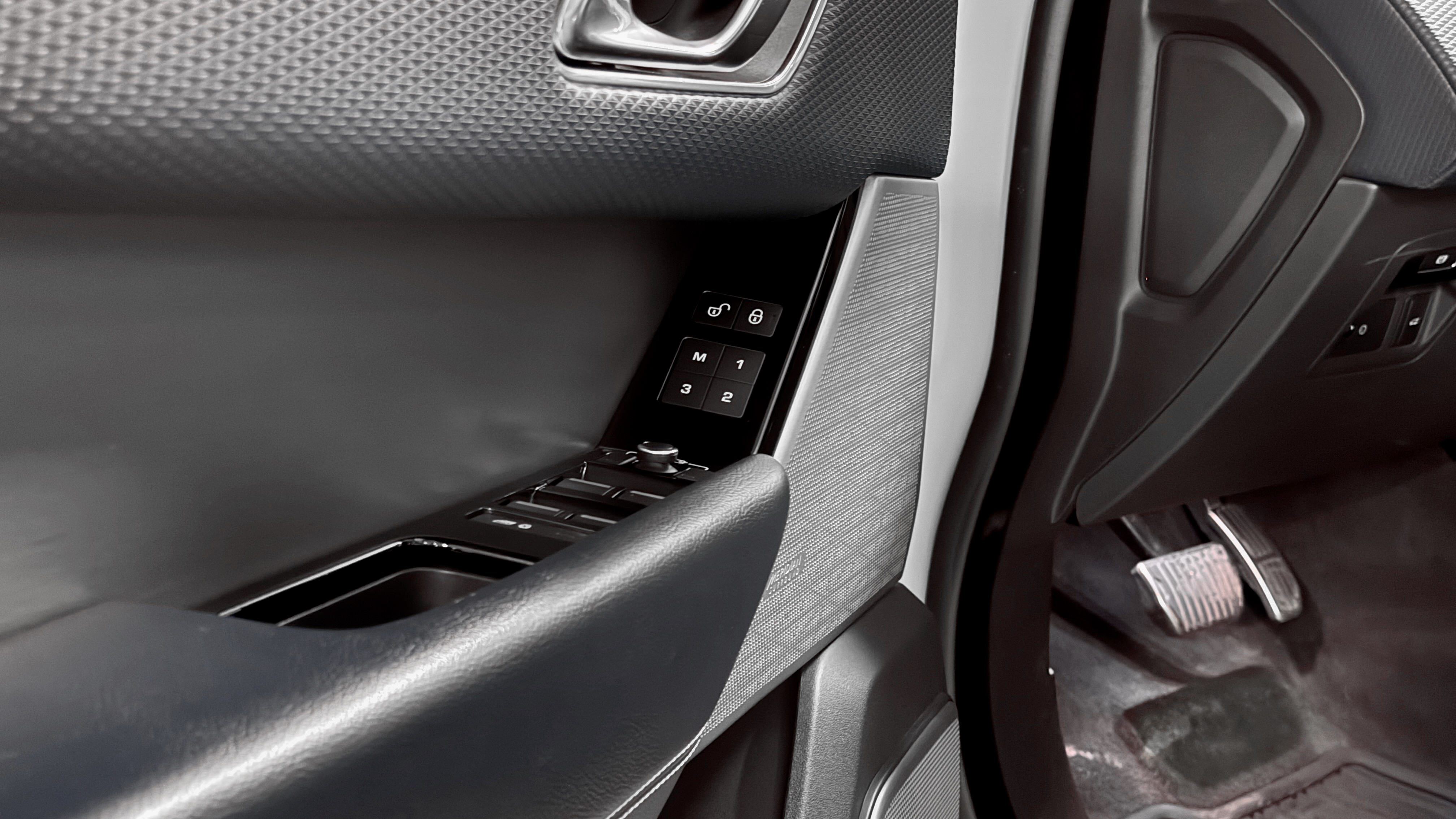 Land Rover Range Rover Velar SE - изображение 17