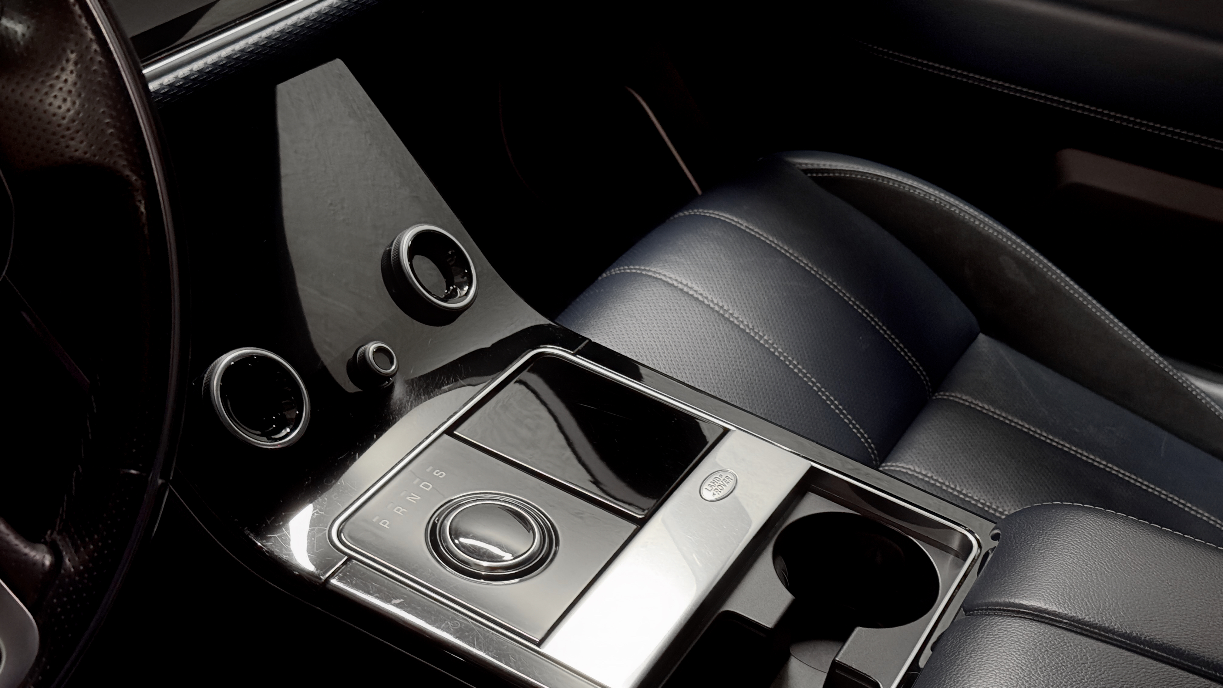 Land Rover Range Rover Velar SE - изображение 18