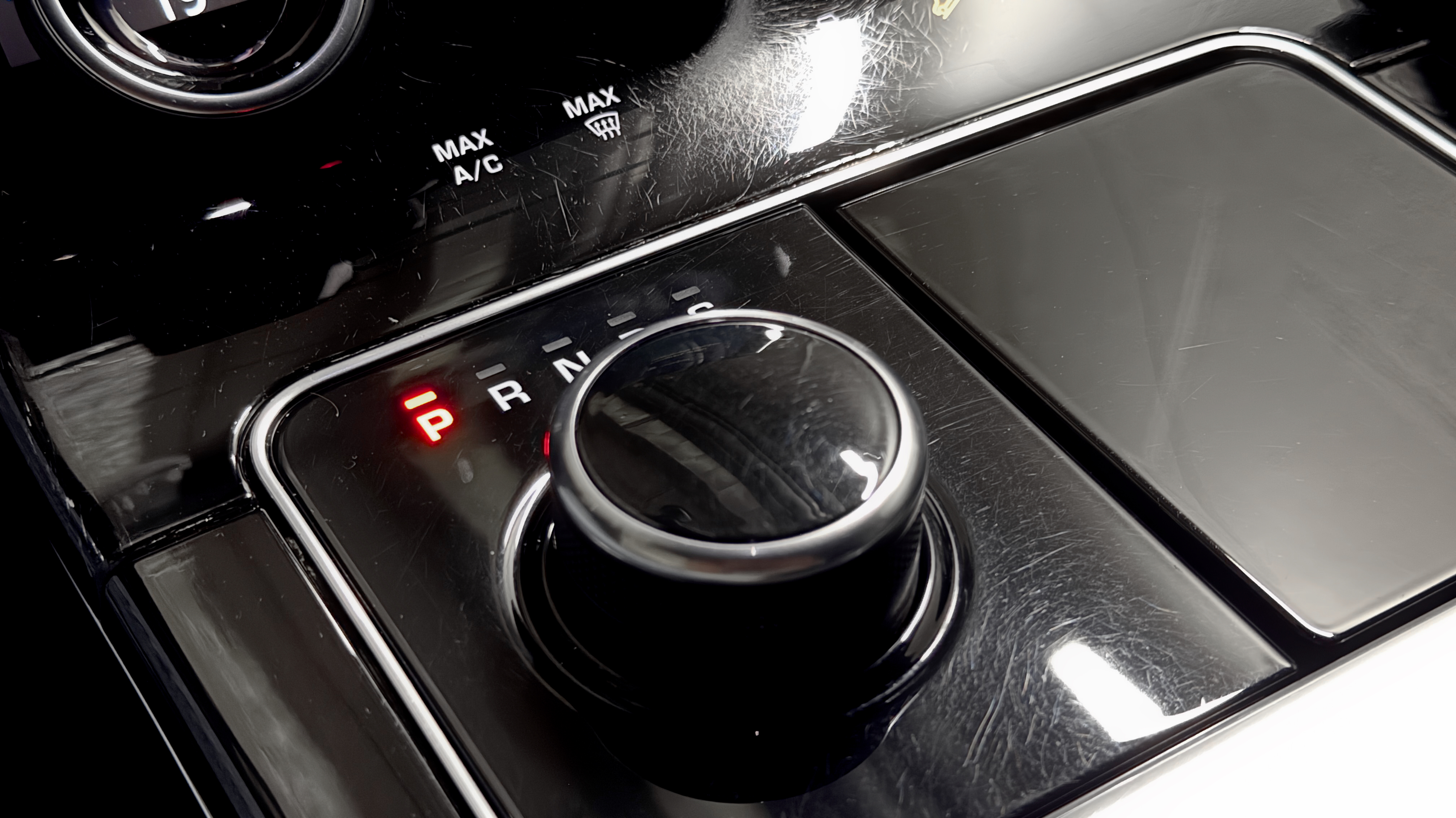 Land Rover Range Rover Velar SE - изображение 23