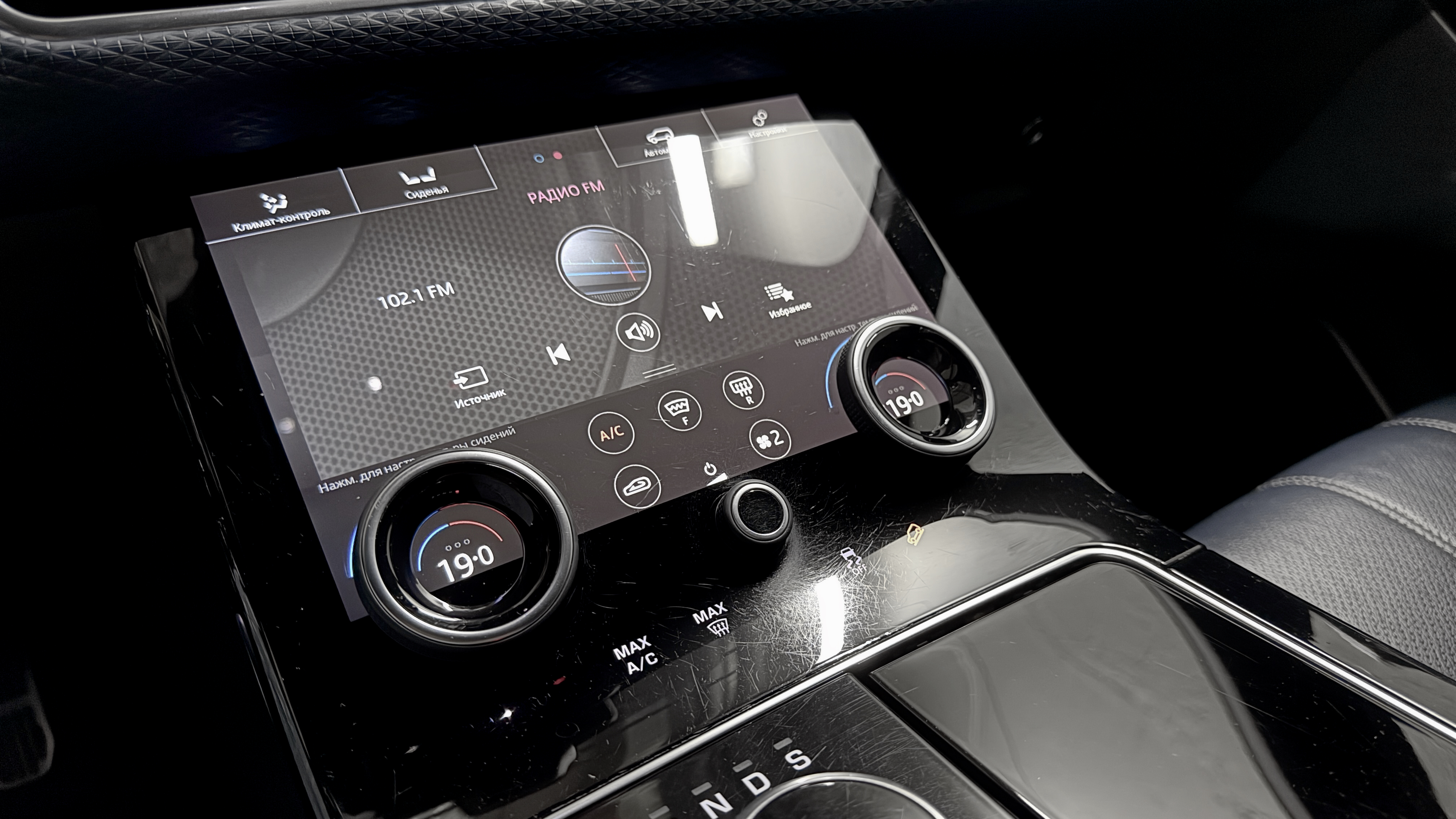 Land Rover Range Rover Velar SE - изображение 22